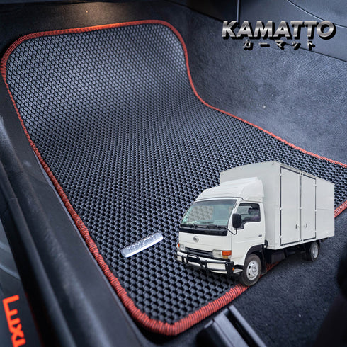 Kamatto Classic Nissan UD Truck YU41T5 Car Floor Mat and Carpet